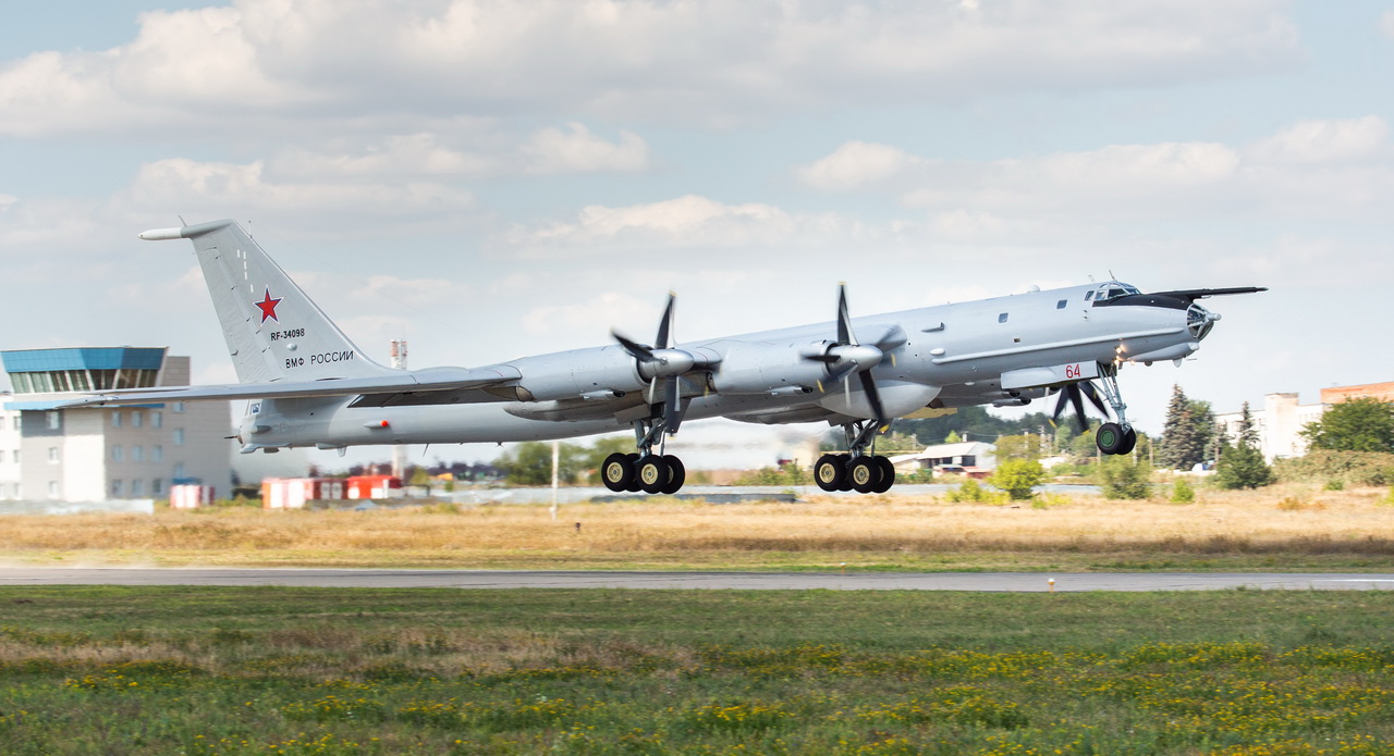 Авиации ВМФ России передан очередной дальний противолодочный самолет Ту-142МЗ прошедший плановый ремонт в Таганроге
