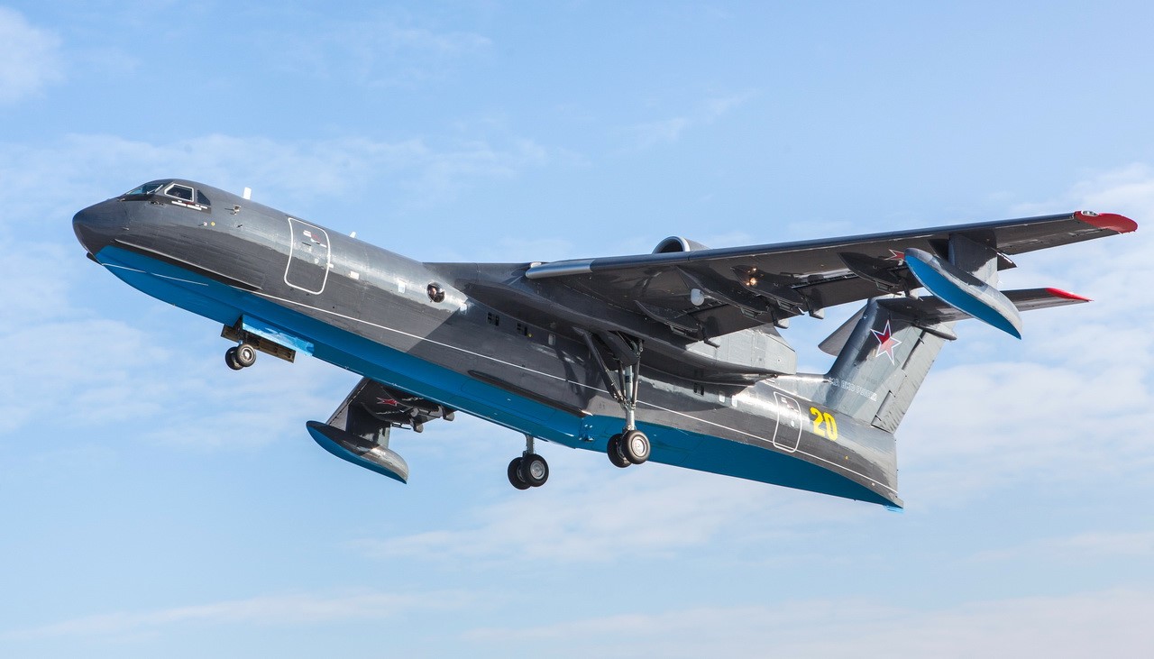 Поднят в воздух очередной серийный самолет-амфибия Бе-200ЧС построенный ПАО «ТАНТК им. Г.М. Бериева»