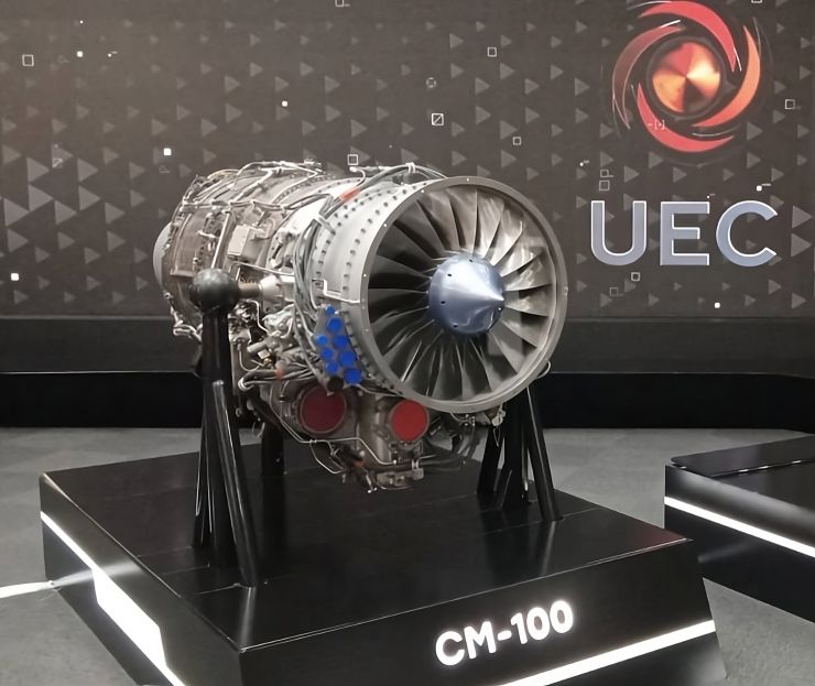 ОДК впервые представила макет перспективного двигателя СМ-100 